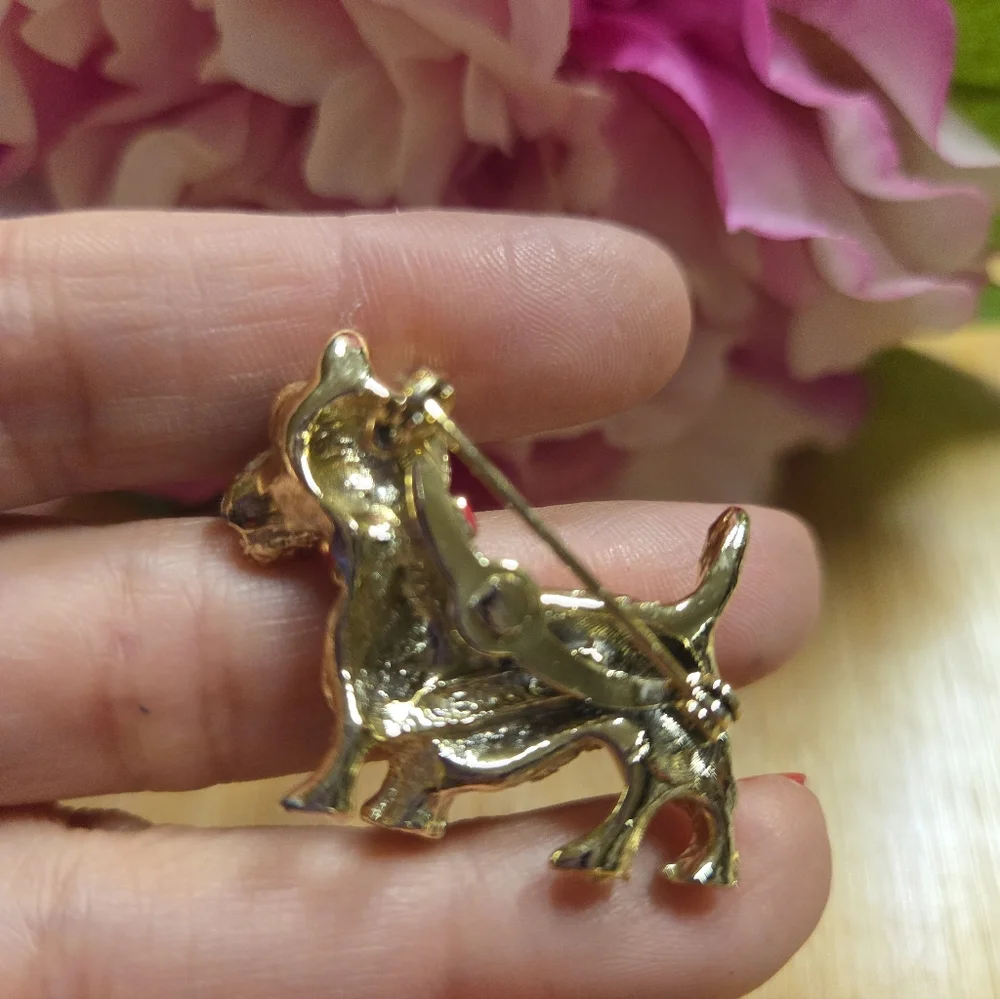 Vintage Gold Scottish Terrier Dog Brooch w/Red Collar&Green Eyes Signed Gerry's - Picture 3 of 3